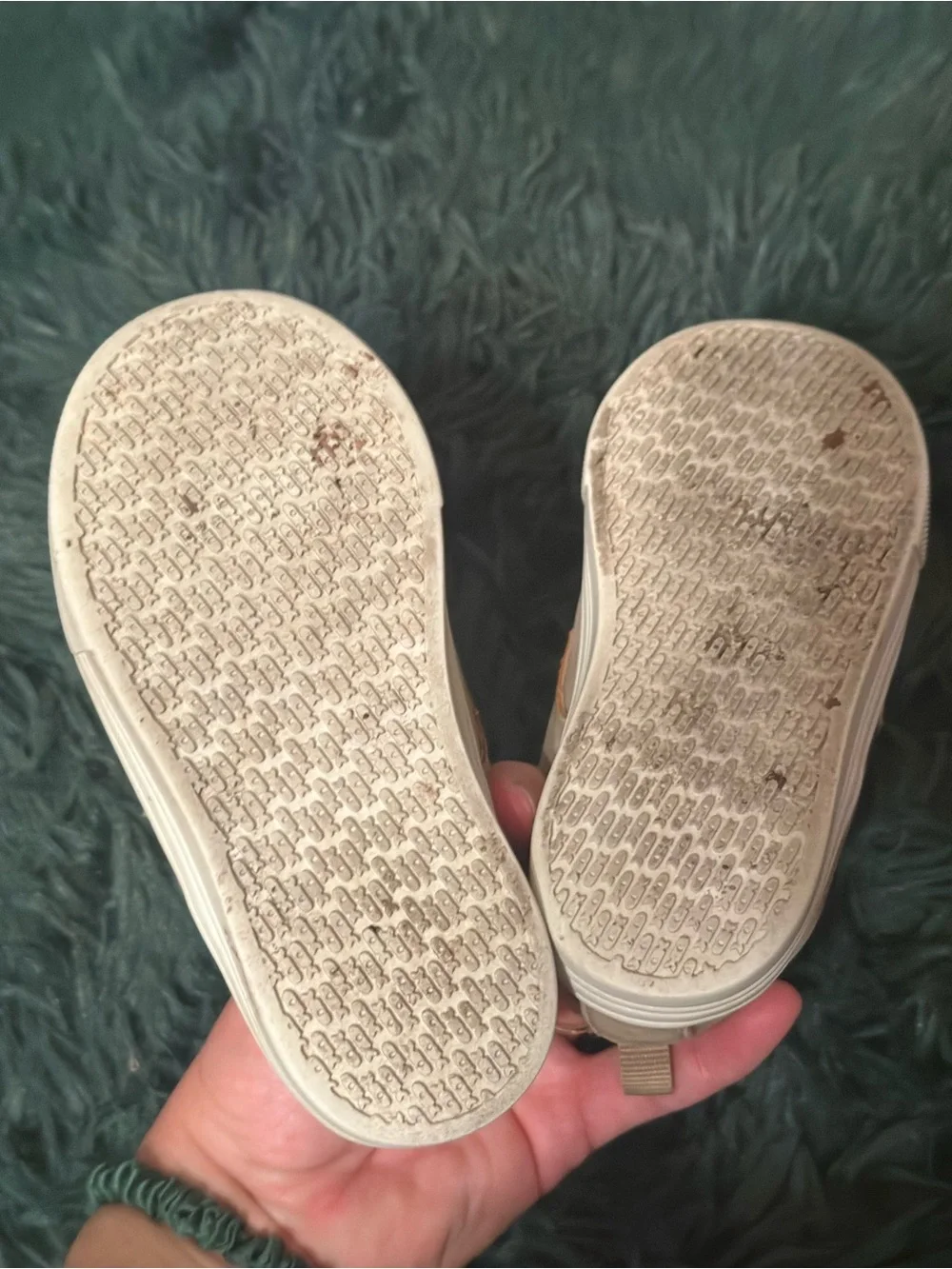 4/$20 💫 OshKosh B’gosh Tan Suede Sneakers Toddler Size 7 Tan Suede Sneak